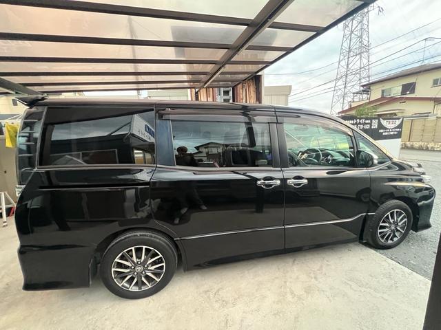 ヴォクシー ZS 煌 地上デジタル 両側パワードア アイドリングストップ車 パワーウィンド 横滑防止 ブルートゥースオーディオ Aライト 衝突安全ボディ 整備記録簿 DVD可 フルフラットシート 電格ミラー 盗難防止装置(34枚目)