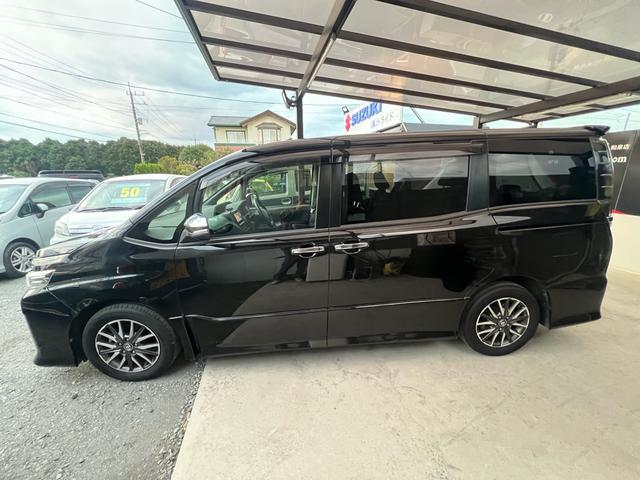 ヴォクシー ZS 煌 地上デジタル 両側パワードア アイドリングストップ車 パワーウィンド 横滑防止 ブルートゥースオーディオ Aライト 衝突安全ボディ 整備記録簿 DVD可 フルフラットシート 電格ミラー 盗難防止装置(35枚目)