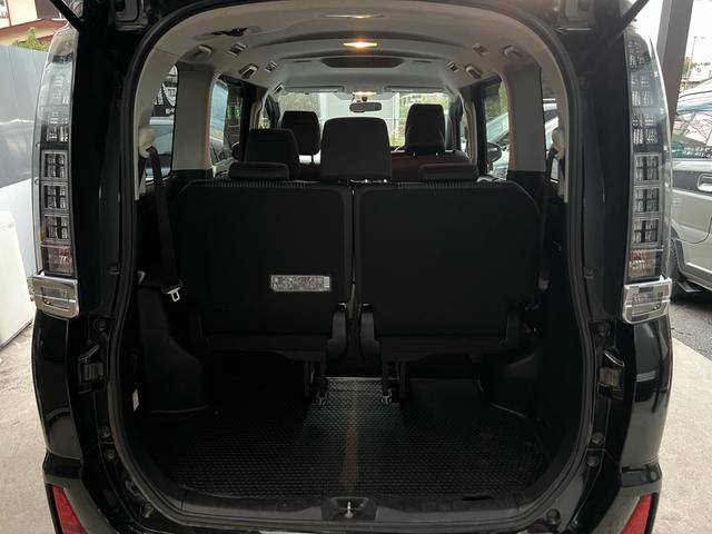 ヴォクシー ZS 煌 地上デジタル 両側パワードア アイドリングストップ車 パワーウィンド 横滑防止 ブルートゥースオーディオ Aライト 衝突安全ボディ 整備記録簿 DVD可 フルフラットシート 電格ミラー 盗難防止装置(52枚目)