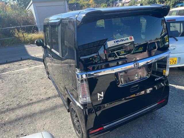 Ｎ－ＢＯＸカスタム Ｇ　ターボＳＳブラックスタイルパッケージ　シティーブレーキ　両側パワースライドドア　ナビＴＶ　バックモニター　シートヒーター　　横滑り防止　ＤＶＤ　キーレス　Ｉ－ＳＴＯＰ　エアコン　ターボ　クルーズコントロール　半革シート　カーテンエアバック（5枚目）