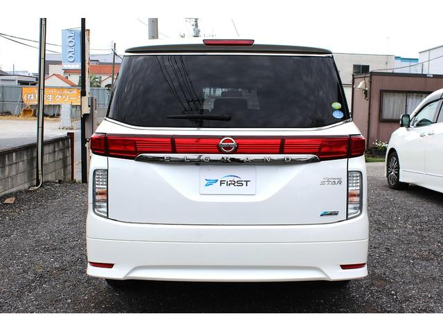 エルグランド ２５０ハイウェイスター　後席モニター　Ｂｌｕｅｔｏｏｔｈ　両側パワースライドドア　ＥＴＣ　セキュリティ　バックカメラ　オットマン　マルチファンクションコンソール　デイライト　ウォークスルー　サンシェード　ＴＶ（8枚目）