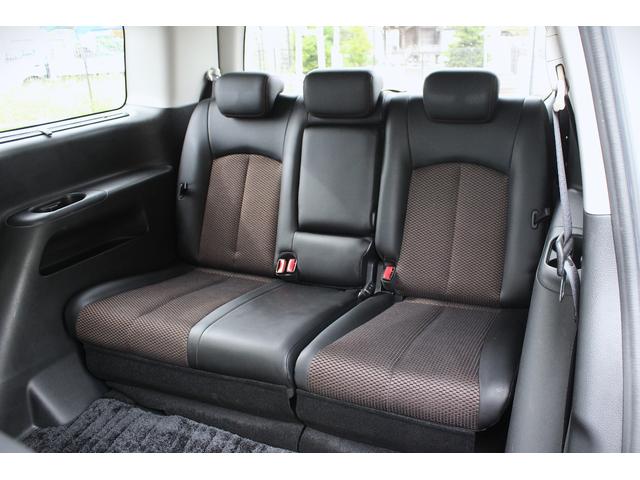 エルグランド ２５０ハイウェイスター　後席モニター　Ｂｌｕｅｔｏｏｔｈ　両側パワースライドドア　ＥＴＣ　セキュリティ　バックカメラ　オットマン　マルチファンクションコンソール　デイライト　ウォークスルー　サンシェード　ＴＶ（16枚目）