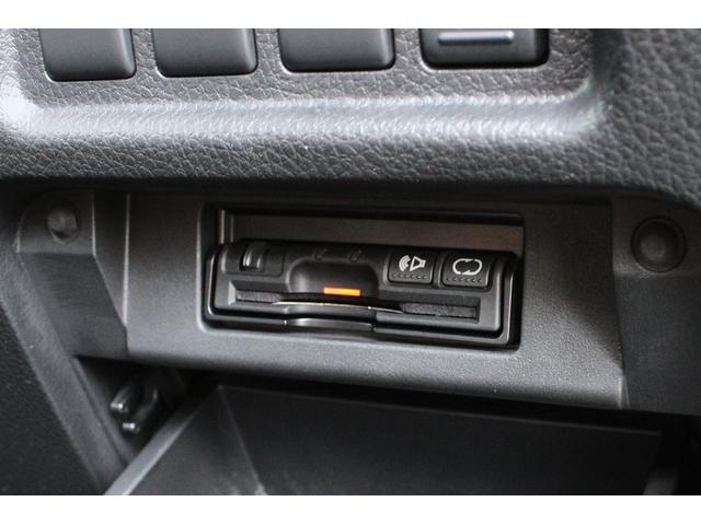 エルグランド ２５０ハイウェイスター　後席モニター　Ｂｌｕｅｔｏｏｔｈ　両側パワースライドドア　ＥＴＣ　セキュリティ　バックカメラ　オットマン　マルチファンクションコンソール　デイライト　ウォークスルー　サンシェード　ＴＶ（22枚目）