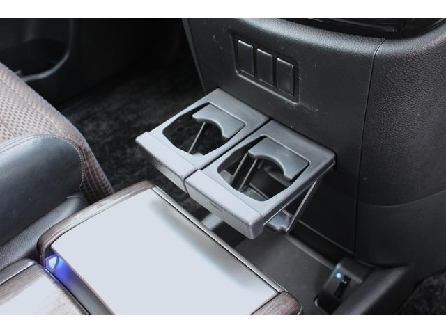 エルグランド ２５０ハイウェイスター　後席モニター　Ｂｌｕｅｔｏｏｔｈ　両側パワースライドドア　ＥＴＣ　セキュリティ　バックカメラ　オットマン　マルチファンクションコンソール　デイライト　ウォークスルー　サンシェード　ＴＶ（24枚目）