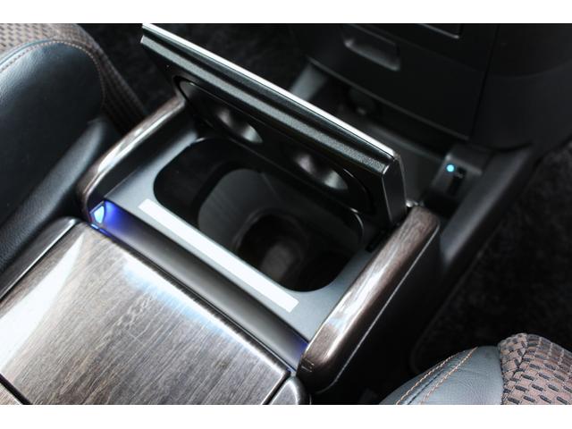 エルグランド ２５０ハイウェイスター　後席モニター　Ｂｌｕｅｔｏｏｔｈ　両側パワースライドドア　ＥＴＣ　セキュリティ　バックカメラ　オットマン　マルチファンクションコンソール　デイライト　ウォークスルー　サンシェード　ＴＶ（25枚目）