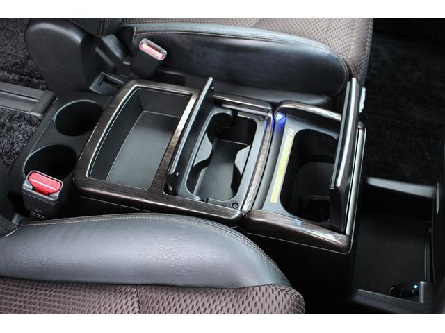 エルグランド ２５０ハイウェイスター　後席モニター　Ｂｌｕｅｔｏｏｔｈ　両側パワースライドドア　ＥＴＣ　セキュリティ　バックカメラ　オットマン　マルチファンクションコンソール　デイライト　ウォークスルー　サンシェード　ＴＶ（26枚目）