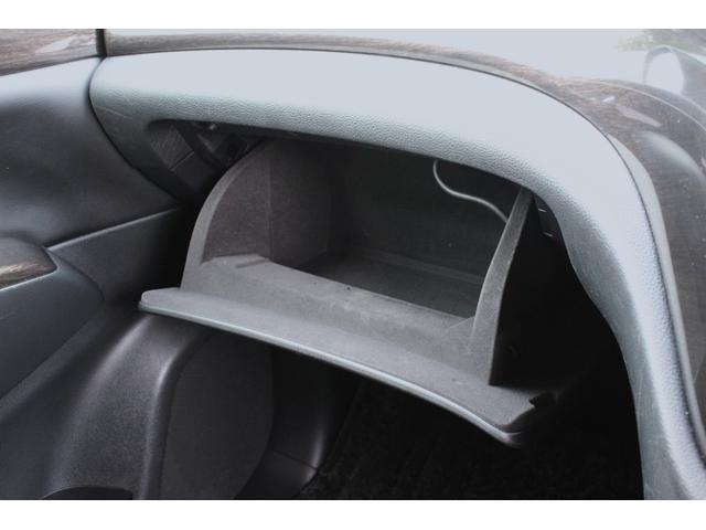 エルグランド ２５０ハイウェイスター　後席モニター　Ｂｌｕｅｔｏｏｔｈ　両側パワースライドドア　ＥＴＣ　セキュリティ　バックカメラ　オットマン　マルチファンクションコンソール　デイライト　ウォークスルー　サンシェード　ＴＶ（27枚目）