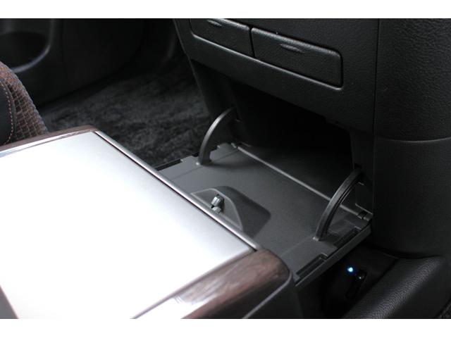 エルグランド ２５０ハイウェイスター　後席モニター　Ｂｌｕｅｔｏｏｔｈ　両側パワースライドドア　ＥＴＣ　セキュリティ　バックカメラ　オットマン　マルチファンクションコンソール　デイライト　ウォークスルー　サンシェード　ＴＶ（28枚目）