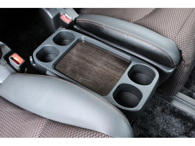 エルグランド ２５０ハイウェイスター　後席モニター　Ｂｌｕｅｔｏｏｔｈ　両側パワースライドドア　ＥＴＣ　セキュリティ　バックカメラ　オットマン　マルチファンクションコンソール　デイライト　ウォークスルー　サンシェード　ＴＶ（29枚目）