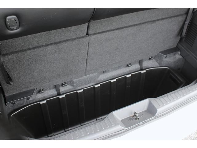 エルグランド ２５０ハイウェイスター　後席モニター　Ｂｌｕｅｔｏｏｔｈ　両側パワースライドドア　ＥＴＣ　セキュリティ　バックカメラ　オットマン　マルチファンクションコンソール　デイライト　ウォークスルー　サンシェード　ＴＶ（35枚目）
