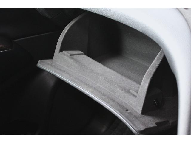 エルグランド ２５０ハイウェイスター　後席モニター　Ｂｌｕｅｔｏｏｔｈ　ＵＳＢ　サンルーフ　ＥＴＣ　ＡＣ１００Ｖ電源　全方位カメラ　両側パワースライドドア　オットマン　ウォークスルー　クリアランスソナー　ＴＶ　サンシェード　オートライト（29枚目）