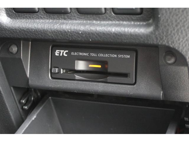 エルグランド ２５０ハイウェイスターアーバンクロム　後席モニター　Ｂｌｕｅｔｏｏｔｈ　ＵＳＢ　全方位カメラ　ＡＣ１００Ｖ電源　両側パワースライドドア　ＥＴＣ　ＴＶ　セキュリティ　ウォークスルー　サンシェード　オットマン　クリアランスソナー　オートライト（23枚目）