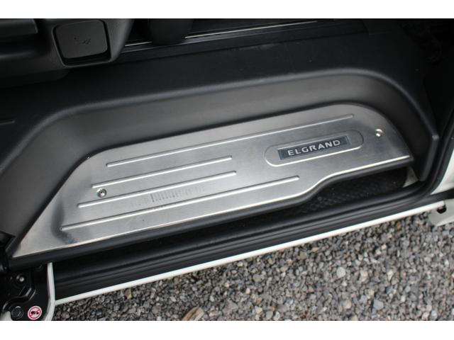 エルグランド ２５０ハイウェイスターアーバンクロム　後席モニター　Ｂｌｕｅｔｏｏｔｈ　ＵＳＢ　全方位カメラ　ＡＣ１００Ｖ電源　両側パワースライドドア　ＥＴＣ　ＴＶ　セキュリティ　ウォークスルー　サンシェード　オットマン　クリアランスソナー　オートライト（32枚目）