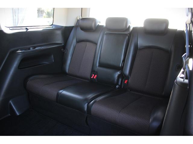 エルグランド ２５０ハイウェイスター　１年間走行無制限保証　後席モニター　Ｂｌｕｅｔｏｏｔｈ　ライダールック　ＵＳＢ　バックカメラ　ＥＴＣ　セキュリティ　両側パワースライドドア　サンシェード　オットマン　オートライト　デイライト（18枚目）