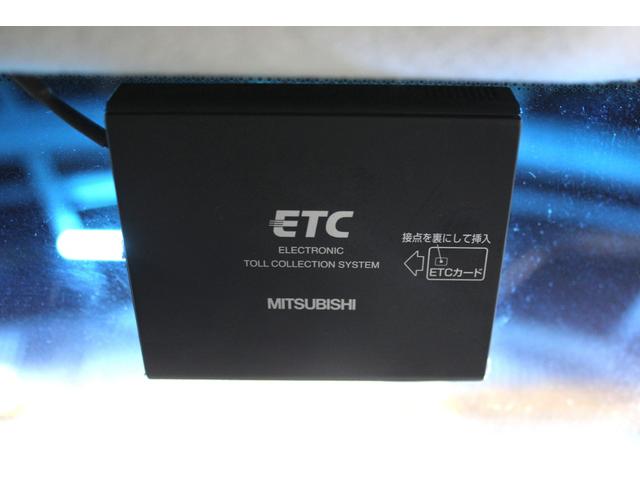 エルグランド ２５０ハイウェイスター　１年間走行無制限保証　後席モニター　Ｂｌｕｅｔｏｏｔｈ　ライダールック　ＵＳＢ　バックカメラ　ＥＴＣ　セキュリティ　両側パワースライドドア　サンシェード　オットマン　オートライト　デイライト（22枚目）