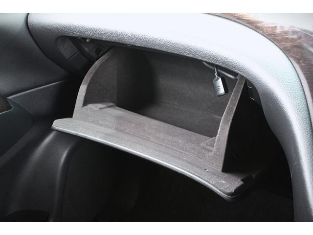 エルグランド ２５０ハイウェイスター　１年間走行無制限保証　後席モニター　Ｂｌｕｅｔｏｏｔｈ　ライダールック　ＵＳＢ　バックカメラ　ＥＴＣ　セキュリティ　両側パワースライドドア　サンシェード　オットマン　オートライト　デイライト（26枚目）