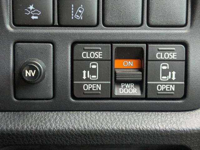 両側電動スライドドアです（＊＾＾＊）雨の日や荷物の多い日にとても便利です