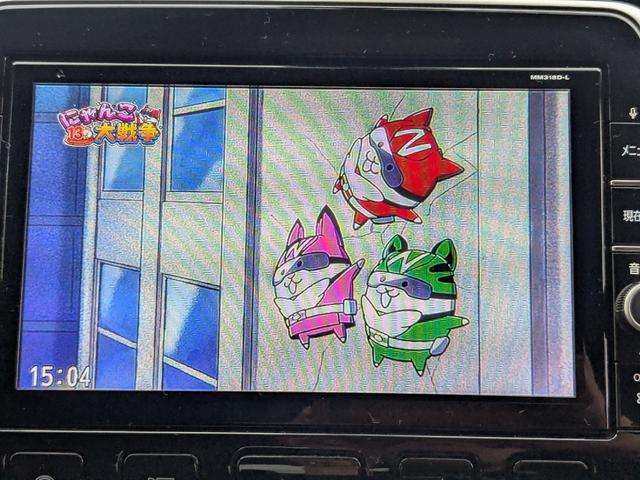 セレナ e-パワー XV 7人乗り/禁煙/安全装置/スマキー/e-power/両側電動/純正9インチナビ/Bカメラ/全方位カメラ/ドラレコ/Bluetooth/フルセグ/Pスタート/ステリモ/コーナーセンサー/シートヒーター(5枚目)