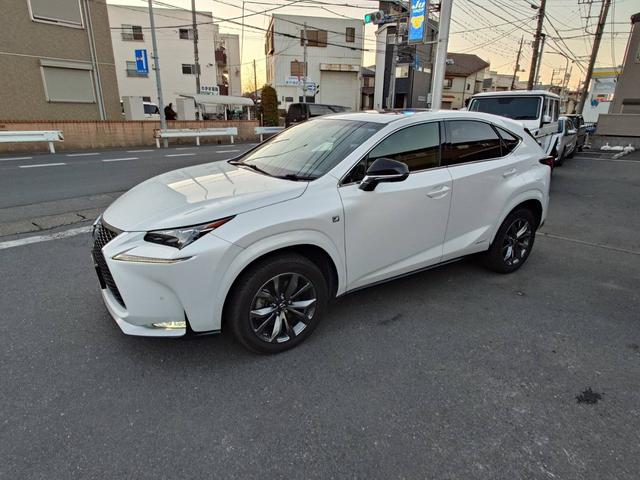 ＮＸ ＮＸ３００ｈ　Ｆスポーツ　サンルーフ　角形三眼ＬＥＤヘッドライト　パワーバックドア　ブラック／ダークローズスポーツ革シート　メーカーナビバックモニター　フルセグＴＶ　ＥＴＣ　１８インチＡＷ　プッシュスタート（2枚目）