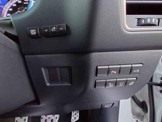 ＮＸ ＮＸ３００ｈ　Ｆスポーツ　サンルーフ　角形三眼ＬＥＤヘッドライト　パワーバックドア　ブラック／ダークローズスポーツ革シート　メーカーナビバックモニター　フルセグＴＶ　ＥＴＣ　１８インチＡＷ　プッシュスタート（13枚目）