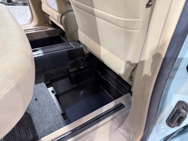 シエンタ Ｇ　１年保証／全塗装／屋根ホワイト塗装／新品ホイール／新品タイヤ／電動スライドドア／内装ベージュ／純正ナビ／ＴＶ／後席モニター／ＥＴＣ／バックカメラ／ＣＤ／ＤＶＤ／Ｂｌｕｅｔｏｏｔｈオーディオ／（56枚目）