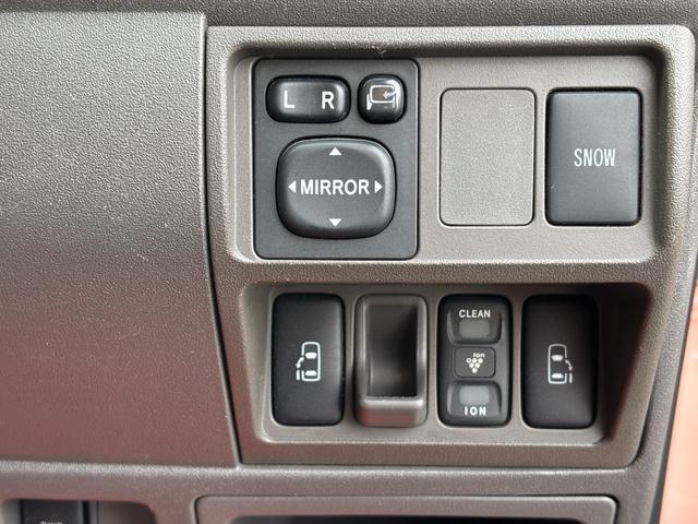 シエンタ Ｇ　後期型／オールペイント／ルーフ色替ペイント／新品ホイールタイヤセット／新品フロアマットセット／マカロンコーデスタイル／７人乗り／両側パワースライドドア／ナビ／ＥＴＣ／バックカメラ（50枚目）