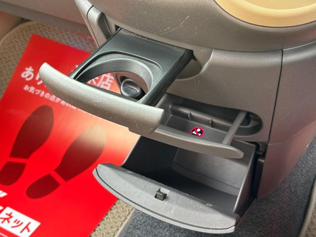 シエンタ Ｇ　後期型／オールペイント／ルーフ色替ペイント／新品ホイールタイヤセット／新品フロアマットセット／マカロンコーデスタイル／７人乗り／両側パワースライドドア／ナビ／ＥＴＣ／バックカメラ（52枚目）