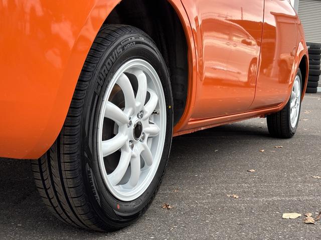 シエンタ Ｇ　マカロンスタイル／オールペイント／ルーフ塗分け／ホワイトリングヘッドライト加工／新品ホイールタイヤセット／新品シートカバー＆ハンドルカバー／ナビ／バックカメラ／ＥＴＣ／ドラレコ／両側パワースライドドア（19枚目）