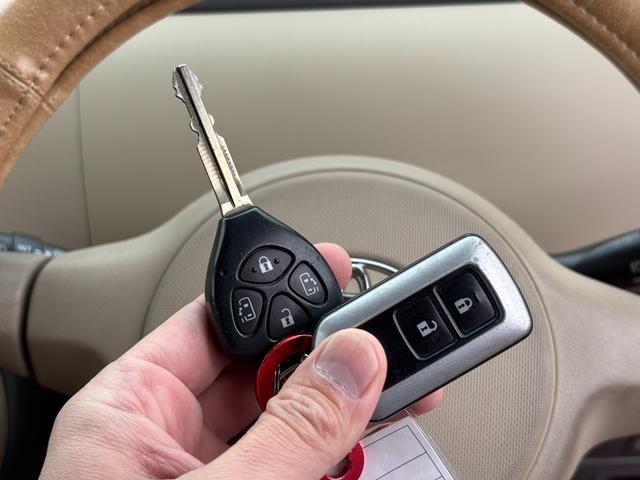 シエンタ Ｇ　マカロンスタイル／オールペイント／ルーフ塗分け／ホワイトリングヘッドライト加工／新品ホイールタイヤセット／新品シートカバー＆ハンドルカバー／ナビ／バックカメラ／ＥＴＣ／ドラレコ／両側パワースライドドア（61枚目）