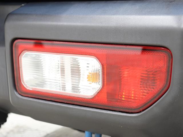 ジムニー ＸＣ　衝突軽減ブレーキ　クルーズコントロール　メモリーナビ　Ｂｌｕｅｔｏｏｔｈ　地デジＴＶ　プッシュスタート　シートヒーター　スマートキー　ＥＴＣ　４ＷＤ　ドラレコ　ミラーヒーター　オーバーフェンダー（19枚目）