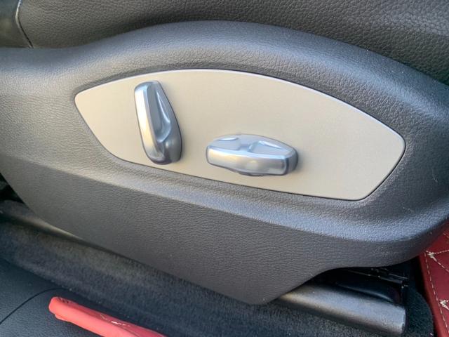 マカン マカン　フルセグＴＶ　黒革シート　パワーシート　　純正ナビ　バックカメラ　Ｂｌｕｅｔｏｏｔｈ　ＥＴＣ　シートヒーター　パワーバックドア　スポーツモード　社外フロアマット　パドルシフト（22枚目）