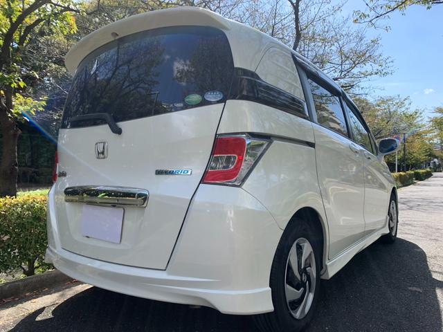 フリードスパイクハイブリッド ジャストセレクション　ワンオーナー車／純正ナビ・フルセグＴＶ／両側パワースライド／バックカメラ／純正アルミホイール／ステアリングスイッチ／オートライト／ＥＴＣ／Ｂｌｕｅｔｏｏｔｈ接続（9枚目）