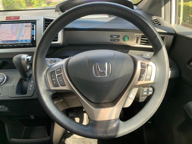 フリードスパイクハイブリッド ジャストセレクション　ワンオーナー車／純正ナビ・フルセグＴＶ／両側パワースライド／バックカメラ／純正アルミホイール／ステアリングスイッチ／オートライト／ＥＴＣ／Ｂｌｕｅｔｏｏｔｈ接続（16枚目）