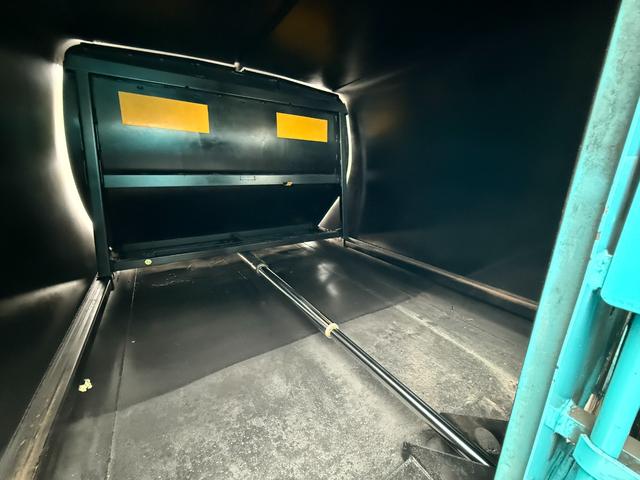 エルフトラック 　パッカー車★プレスパッカー車★Ｈ．２０年★２Ｔ★４．１立米★ＭＴ６★ＮＫＲ８５ＡＮ★１７７６２９ＫＭ★車検Ｒ７．８（17枚目）