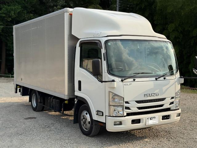 エルフトラック 　アルミバンパワーゲート付（キタムラＰＥＴＬＩＦＴ／６００ＫＧ　ＭＡＸ）２ｔ　ＭＴ６　ナビ　ＥＴＣ　ドラレコ　バックカメラ　Ｒ８．７まで車検あり　ＮＯｘ．ＰＭ適合車（2枚目）