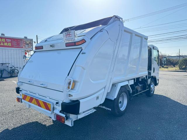 エルフトラック 　新明和プレス式パッカー車　６．７立米　３ｔ　ＭＴ６　バックカメラ　ドラレコ　ＥＴＣ　車検１年付　ＮＯｘ．ＰＭ適合車（4枚目）