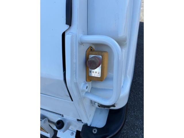 エルフトラック 　新明和プレス式パッカー車　６．７立米　３ｔ　ＭＴ６　バックカメラ　ドラレコ　ＥＴＣ　車検１年付　ＮＯｘ．ＰＭ適合車（30枚目）