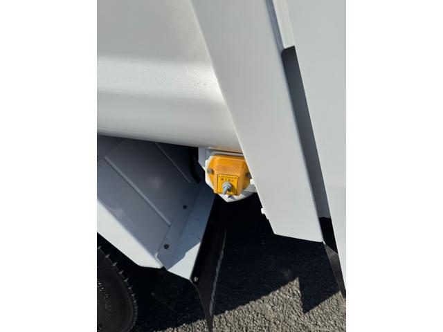 エルフトラック 　新明和プレス式パッカー車　６．７立米　３ｔ　ＭＴ６　バックカメラ　ドラレコ　ＥＴＣ　車検１年付　ＮＯｘ．ＰＭ適合車（31枚目）