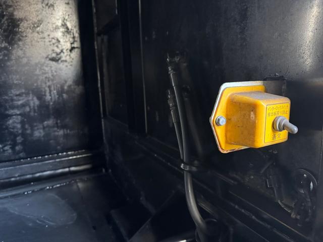 エルフトラック 　新明和プレス式パッカー車　６．７立米　３ｔ　ＭＴ６　バックカメラ　ドラレコ　ＥＴＣ　車検１年付　ＮＯｘ．ＰＭ適合車（32枚目）