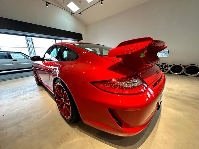 ９１１ＧＴ３（９９７）　ガレージ保管　　　走行距離１３０００ｋｍディーラー保証継承　車検令和７年１１月(5枚目)