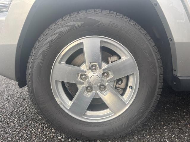 ジープ・コマンダー リミテッド5.7 HEMI 社外ナビ アルミ(4枚目)