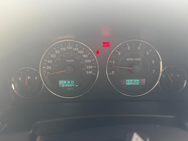 ジープ・コマンダー リミテッド5.7 HEMI 社外ナビ アルミ(17枚目)