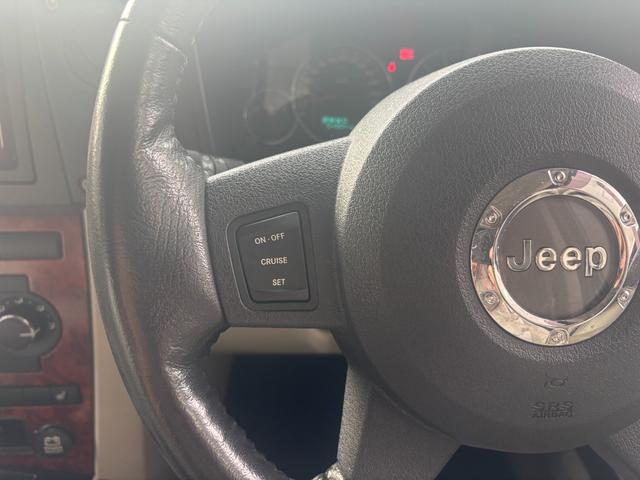 ジープ・コマンダー リミテッド5.7 HEMI 社外ナビ アルミ(19枚目)