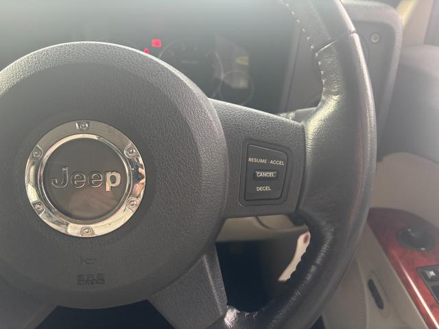 ジープ・コマンダー リミテッド5.7 HEMI 社外ナビ アルミ(20枚目)