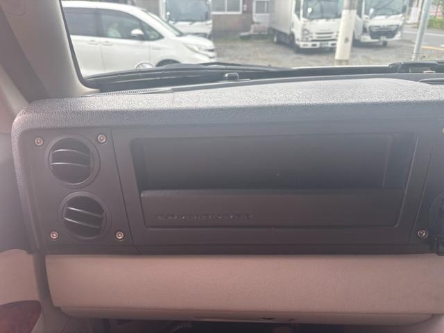 ジープ・コマンダー リミテッド5.7 HEMI 社外ナビ アルミ(22枚目)