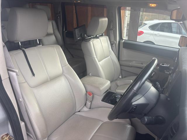 ジープ・コマンダー リミテッド5.7 HEMI 社外ナビ アルミ(27枚目)