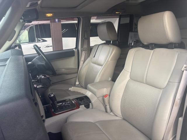 ジープ・コマンダー リミテッド5.7 HEMI 社外ナビ アルミ(28枚目)