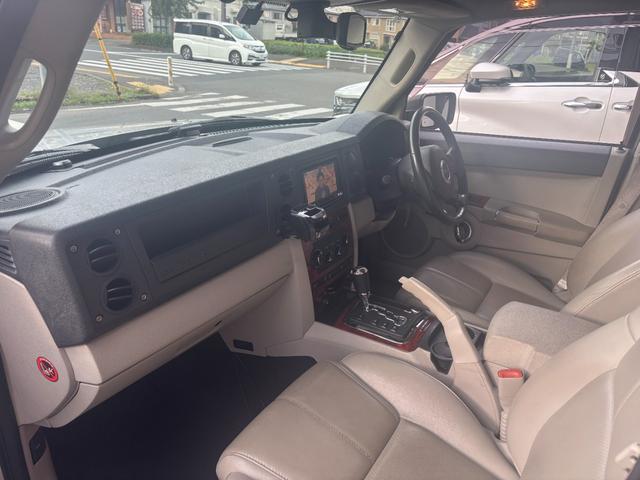 ジープ・コマンダー リミテッド5.7 HEMI 社外ナビ アルミ(32枚目)