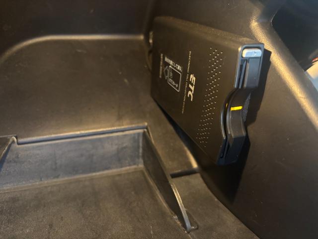 ジープ・コマンダー リミテッド5.7 HEMI 社外ナビ アルミ(33枚目)