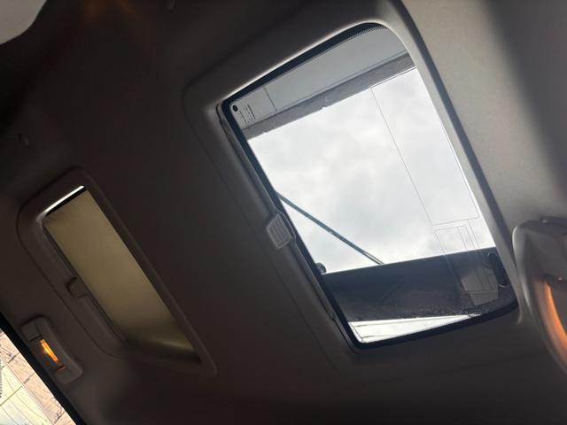 ジープ・コマンダー リミテッド5.7 HEMI 社外ナビ アルミ(34枚目)